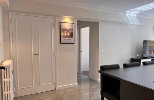 Prado - Republique Apartment | Les Arènes - Cannes centre, Charmant 2 pièces récemment rénové de 45 m2 avec sa terrasse de 10 m2