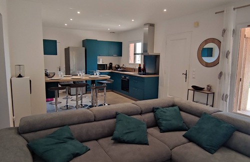 Sotta House | Les Arbousiers: family home between sea and mountains in Corsica.