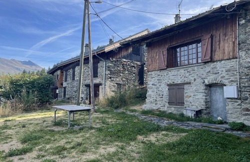 Bourg-Saint-Maurice Apartment | LES ARCS 1600 charming alpine chalet with fireplace and garden