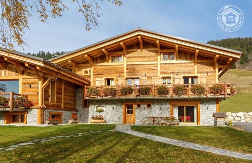 Notre-Dame-de-Bellecombe House | LES BARONY - LE BOUZA
