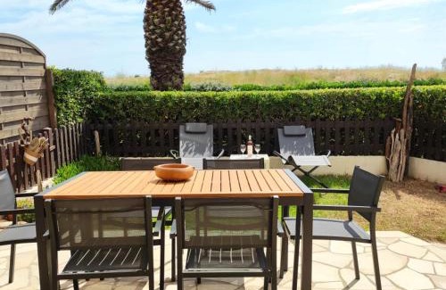 Saint-Cyprien Plage Apartment | LES CAPITELLES 5 - Accès direct à la plage depuis le jardin - T2 avec cabine - 6 pers - jardin - Piscine - parking