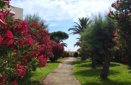 Saint-Cyprien Plage Apartment | LES CAPITELLES 5 - Accès direct à la plage depuis le jardin - T2 avec cabine - 6 pers - jardin - Piscine - parking
