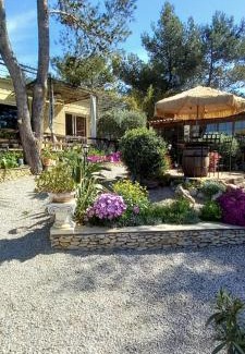Beaucaire Bed & Breakfast | Les coronilles