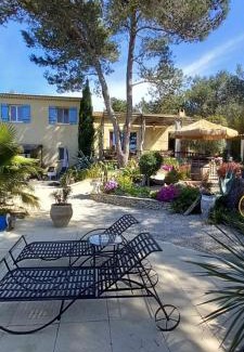 Beaucaire Bed & Breakfast | Les coronilles