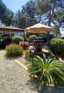 Beaucaire Bed & Breakfast | Les coronilles