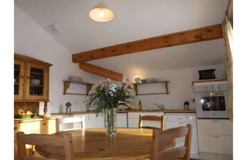Les Chapelles Ski Chalet | les edelweiss apartment