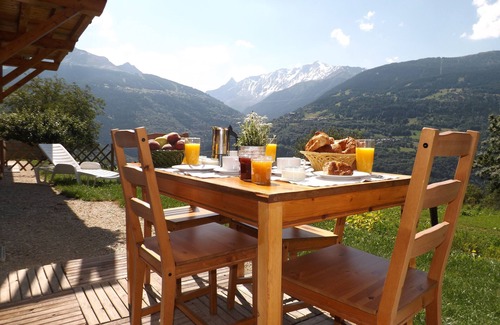 Les Chapelles Ski Chalet | les edelweiss apartment