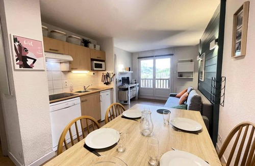 Flumet Apartment | Les Evettes Chalets - Apartment six people, residence with swimming pool at the foot of the slopes