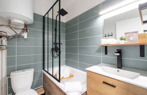 Costieres Apartment | Les Flamants Roses - Studio avec balcon