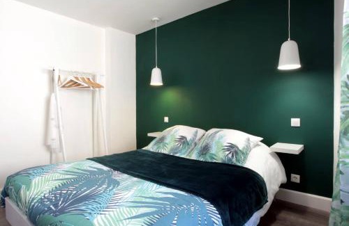 Carcassonne Apartment | Les Gîtes de Laure - L'Or Vert, Appartement avec Vue sur le Château, Parking Privé, Climatisation, Netflix, à 160 m de la Cité Médiévale
