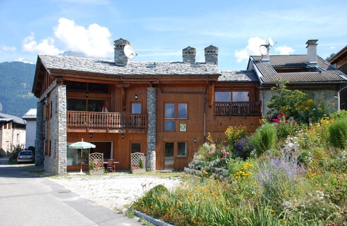 Bourg-Saint-Maurice Ski Chalet | Les Gentianes Chalet Darentasia, 5 minutes from the slopes with the funicular