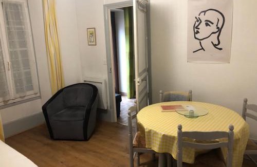 Saint-Florentin Apartment | Les Hirondelles