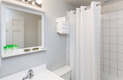 Downtown London Apartment | LES Hotel & Suites