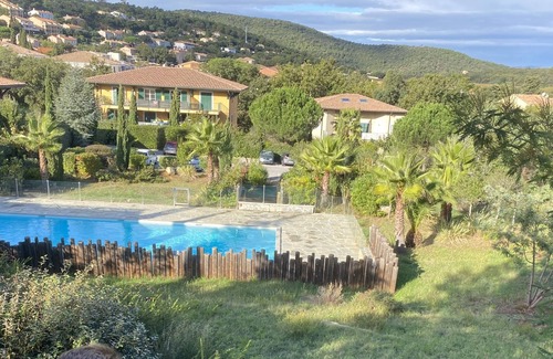 La Croix-Valmer Cottage | Les Jasmins, Gîte dans résidence,terrasse, piscin