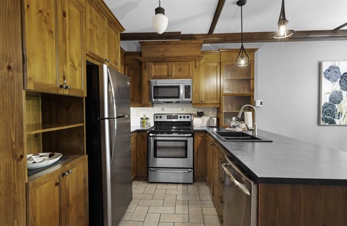 Mont-Tremblant Condo | Les Manoirs w/Pool & Hot Tub near Village (120-7)