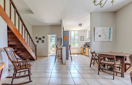 Montagne House | Les Marronniers – Holiday Home with Pool and Vineyard View in Montagne