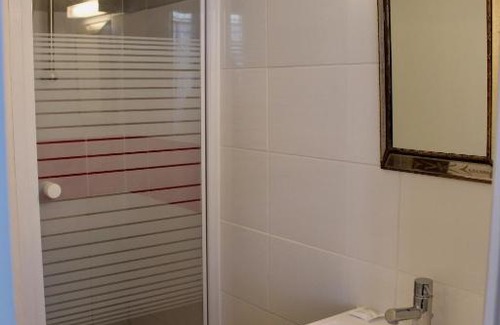 Gare-Jouvenet Apartment | LES OISEAUX (L'HIRONDELLE)