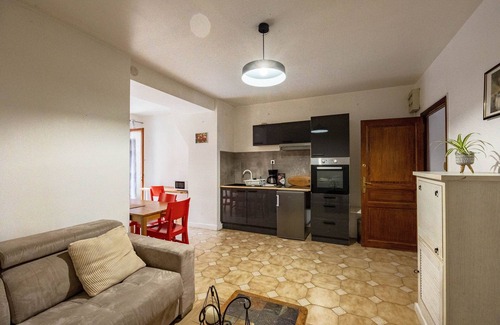 Villemur-sur-Tarn Apartment | Les Platanes - One Bedroom Apartment, Sleeps 4