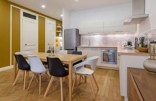 Carnot - Gailleton Apartment | Les Remparts suite - Plein center - 75m2