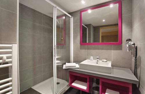 Mieussy Hotel | LES ROCHES 1500