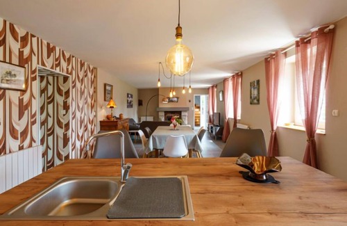 Peumerit House | Les Volets Rouges by Interhome