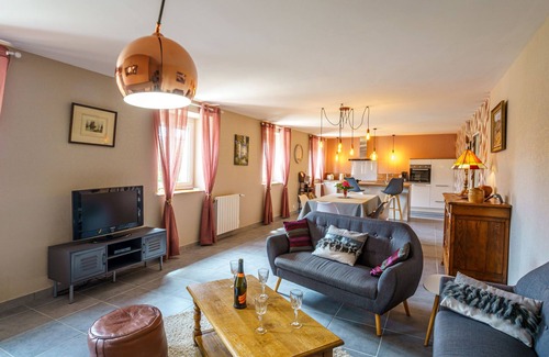 Peumerit House | Les Volets Rouges by Interhome