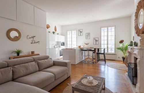 Aigues-Mortes Apartment | LESEHAN APPARTEMENT AIGUES MORTES Vue Remparts