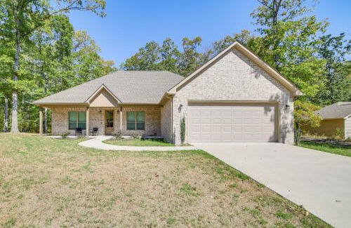 Jones Mills House | Less Than 1 Mi to Lake Catherine Home in Gated Community!