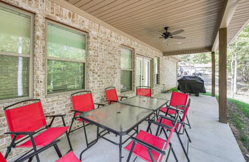 Jones Mills House | Less Than 1 Mi to Lake Catherine Home in Gated Community!