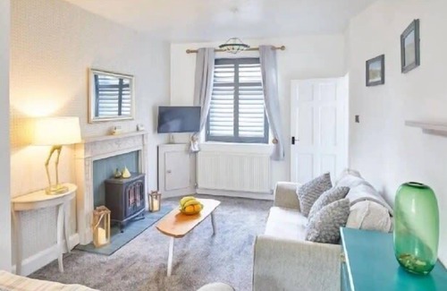 Loftus House | LetAway - Mad Alice's Cottage, Loftus