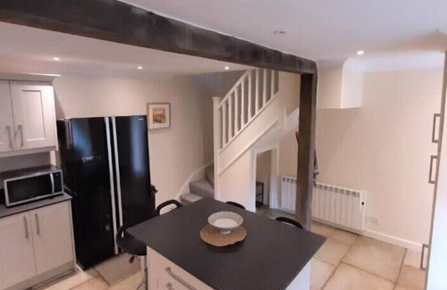 Richmond House | LetAway - The Curtain (13th Century Cottage)