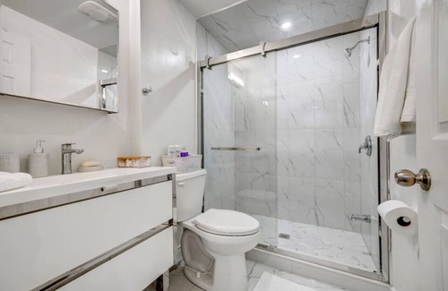 Halton Regional Municipality Apartment | LetitBnb: Tranquil Terrace