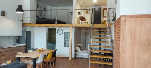 El Molinillo Apartment | LETSMALAGA - Duplex en el centro con jacuzzi