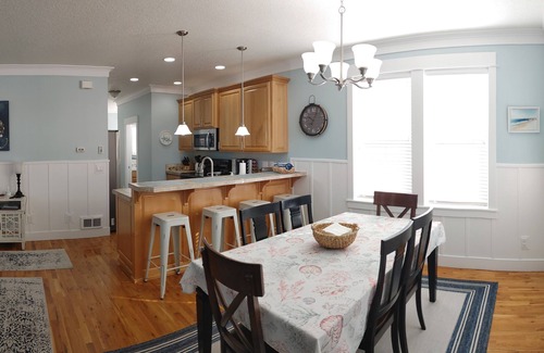 Nelscott House | LETTE'S COTTAGE. Sleeps 10 comfortably located in the beautiful Nelscott dist.