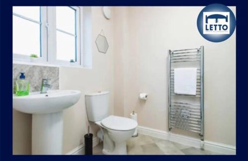 Peterborough Apartment | Letto Serviced Accommodation -Sleeps 7 - PE7 - FREE Parking