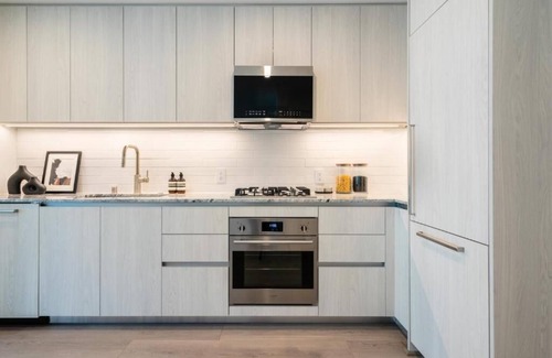 Downtown Long Beach Apartment | Level- Beautiful One Bedroom Suite. A Perfect Beach Getaway
