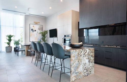 Downtown Long Beach Apartment | Level-Luxurious Two Bedroom Suite in Long Beach