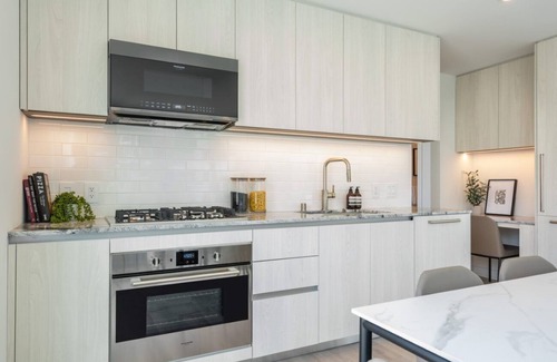 Downtown Long Beach Apartment | Level-Luxurious Two Bedroom Suite in Long Beach