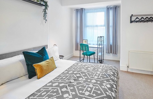 Saltburn-by-the-Sea Apartment | Leven Locke - Perfect for Work Stays & Family Seaside Getaways