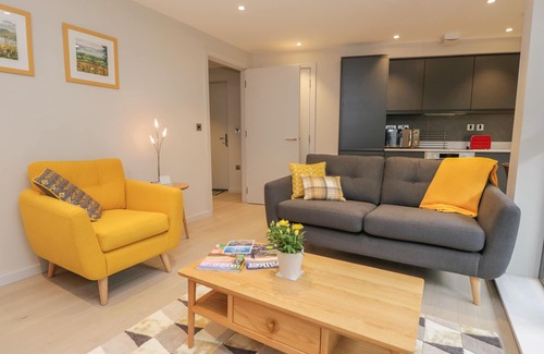 Backbarrow Cottage | LEVEN REACH, romantic, with a garden in Newby Bridge