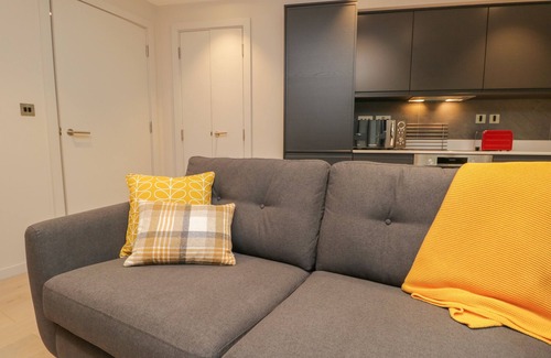 Backbarrow Cottage | LEVEN REACH, romantic, with a garden in Newby Bridge
