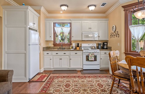Paso Robles Apartment | Lewis Loft-Just Steps to Downtown Paso Robles! Updated to Two Bedroom Suites!