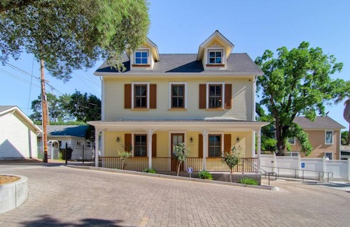 Paso Robles Apartment | Lewis Loft-Just Steps to Downtown Paso Robles! Updated to Two Bedroom Suites!