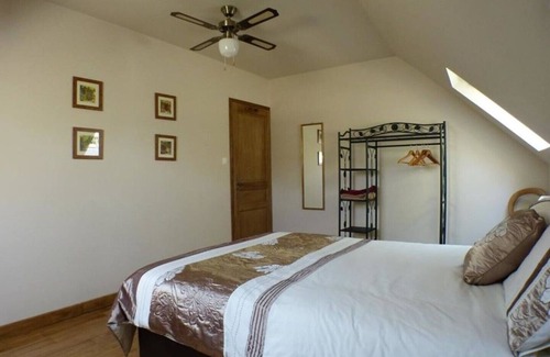 Jumilhac-le-Grand House | Liberte Barn with private heated swimming pool secure garden dog freindly