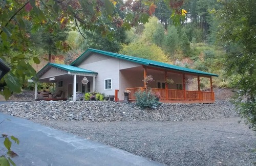 Peshastin House | Liberty Way Guest House is in the Cascade Mountains Of Leavenworth, Washington