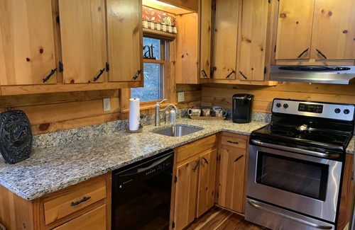 Cashes Valley House | Lickskillet Lodge 4bd/2bath ON FIGHTINGTOWN CREEK, Trout