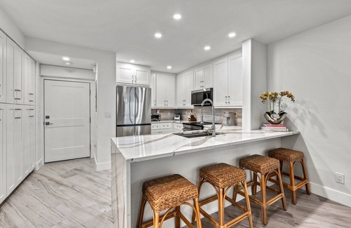 Sarasota Condo | Lido Harbour South - Beachfront Condo with Heated Pool & Sunset Views