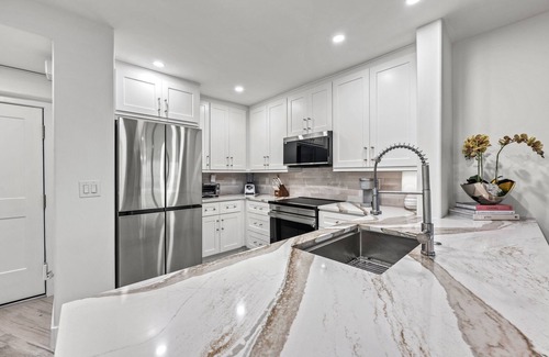 Sarasota Condo | Lido Harbour South - Beachfront Condo with Heated Pool & Sunset Views