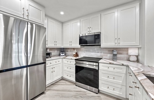 Sarasota Condo | Lido Harbour South - Beachfront Condo with Heated Pool & Sunset Views