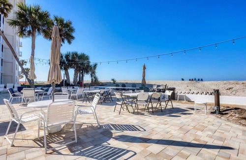 Venice Condo | Life is a Beach! Newly-Renovated Beachfront 2BR condo. Pool, laundry in Venice